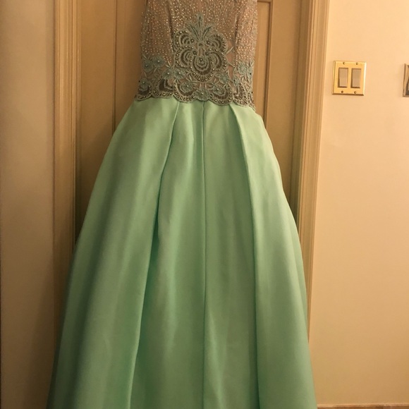 Naeem Khan ball gown. Never worn or had alterations. Size 12. - Picture 3 of 4